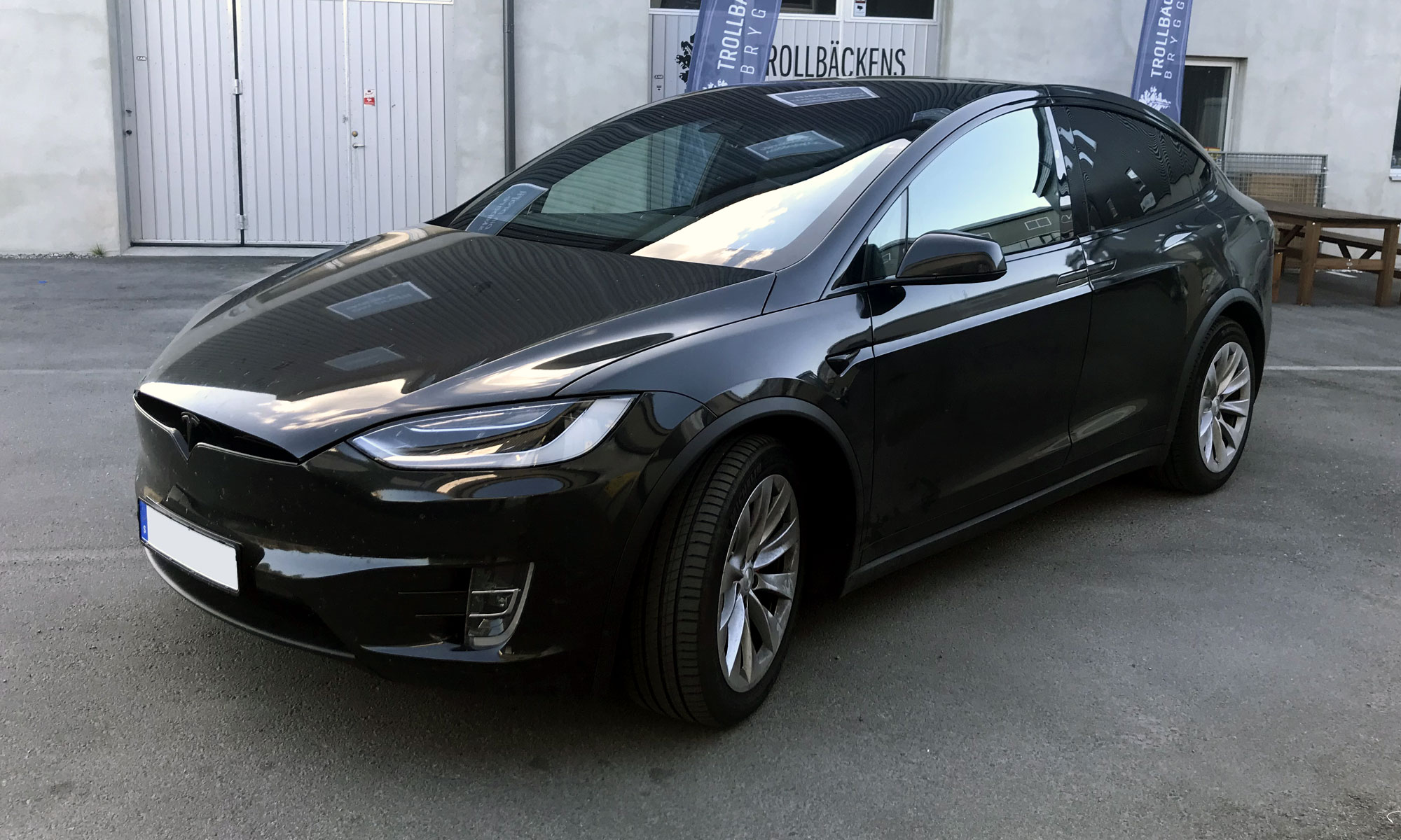 TESLA MODEL X – utfört uppdrag