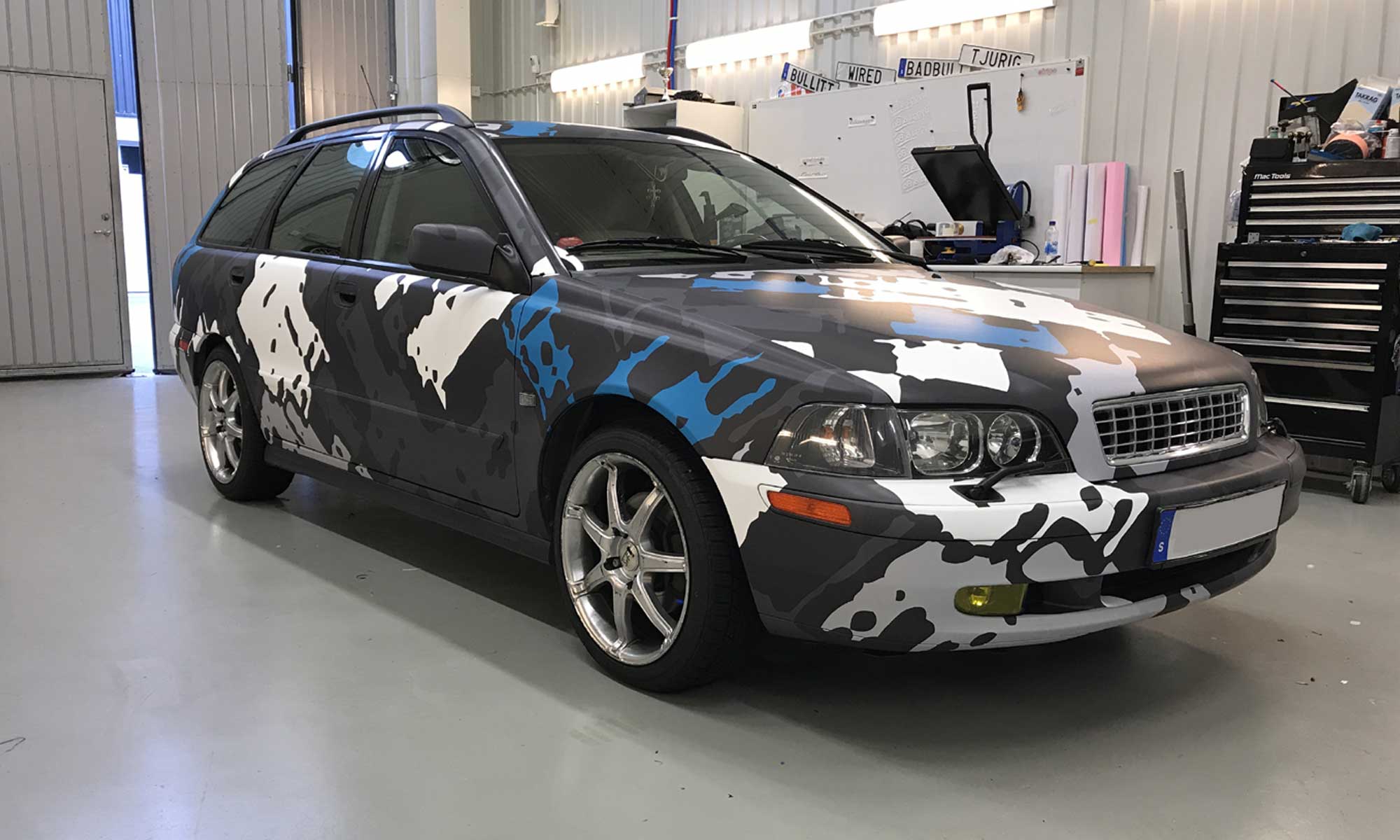VOLVO V40 – bild 1
