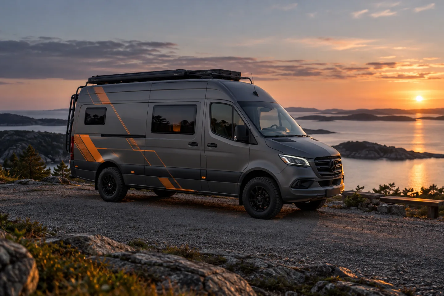 AI-koncept: Mattgrå campervan med orange linjer vid den svenska kusten